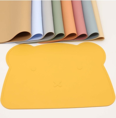 Niños de la forma del oso de la historieta que alimentan la tabla Mats Dinner Placemat For Baby del silicón de la categoría alimenticia