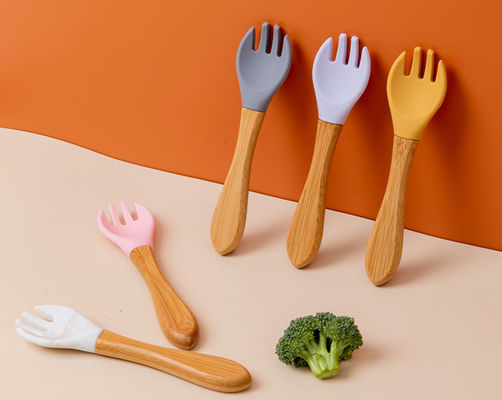 Cuchara libre del silicón del bebé 5pcs del látex fijada con la manija de madera